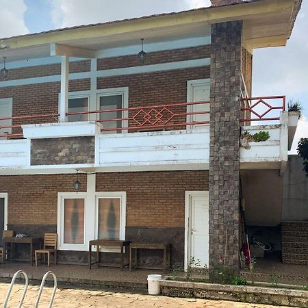 Urbanview Hotel Villa Q Gisting Bandjarnegeri Екстериор снимка