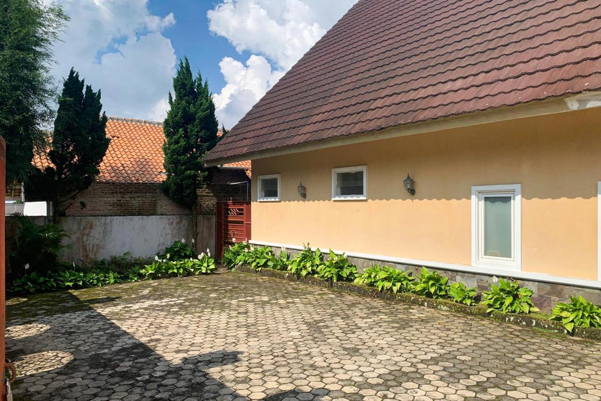 Urbanview Hotel Villa Q Gisting Bandjarnegeri Екстериор снимка