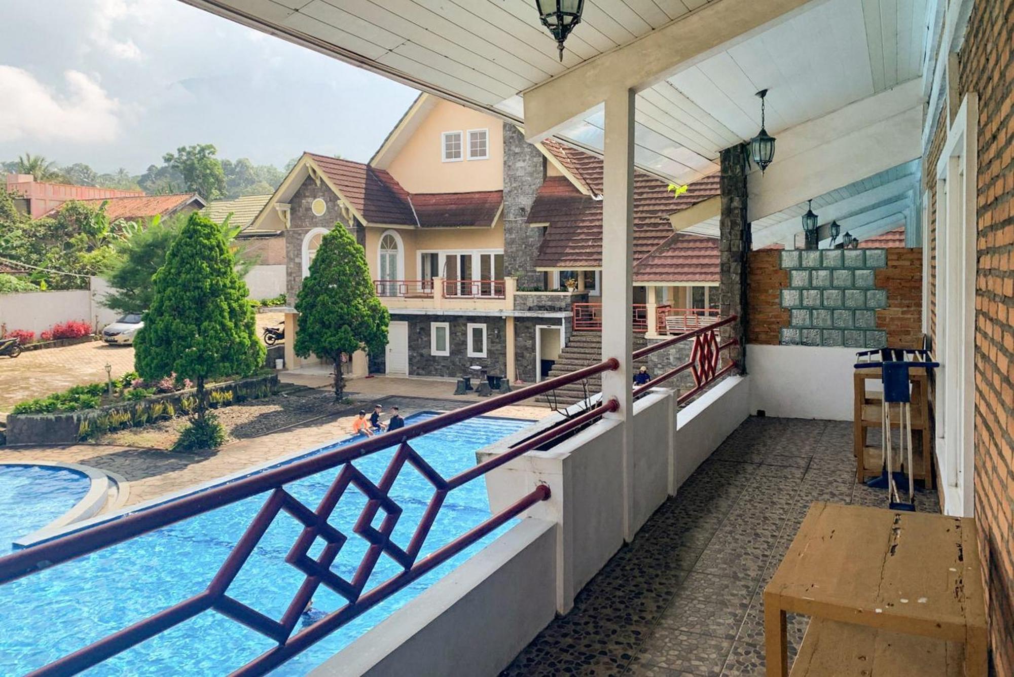 Urbanview Hotel Villa Q Gisting Bandjarnegeri Екстериор снимка