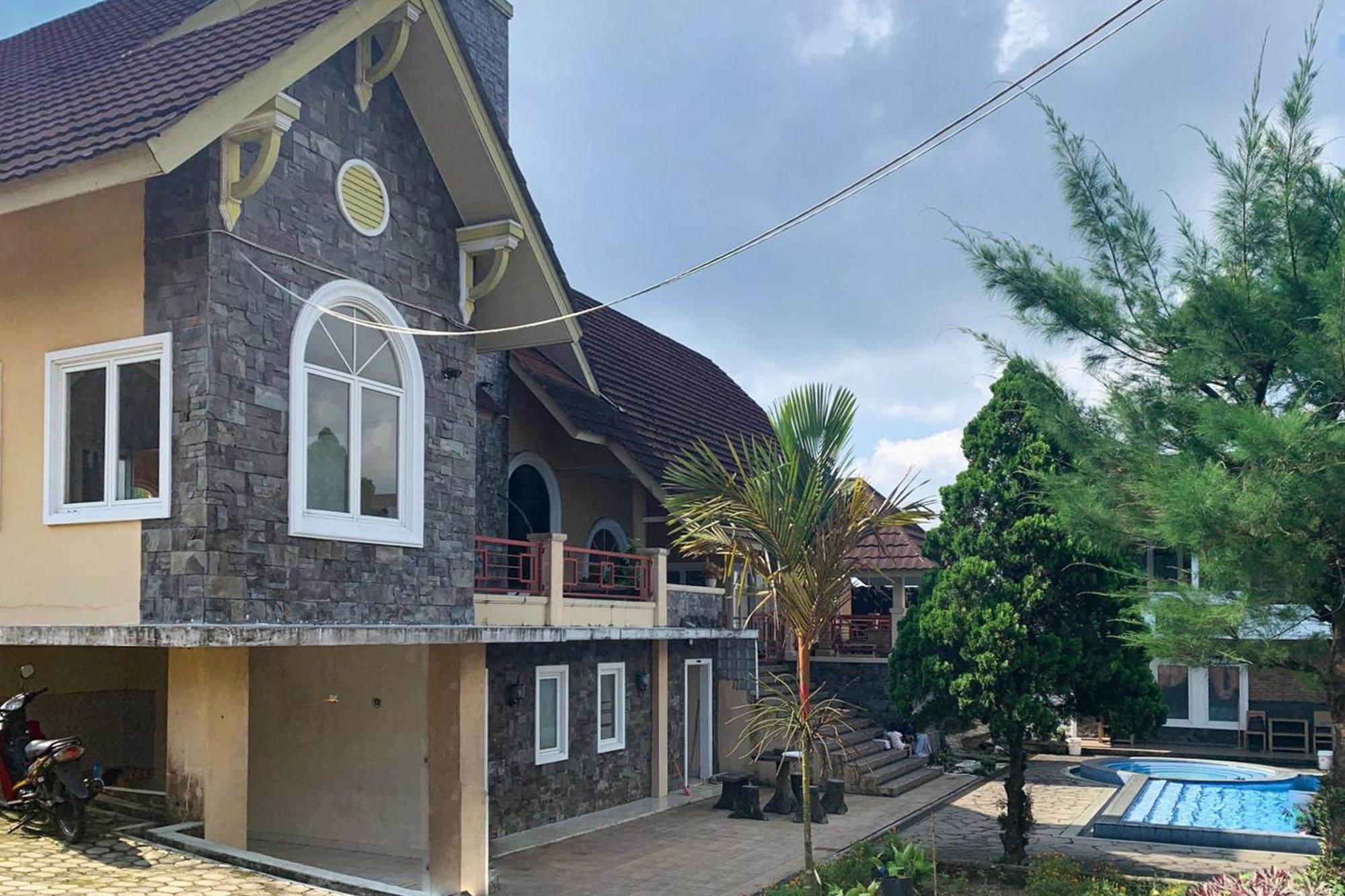 Urbanview Hotel Villa Q Gisting Bandjarnegeri Екстериор снимка