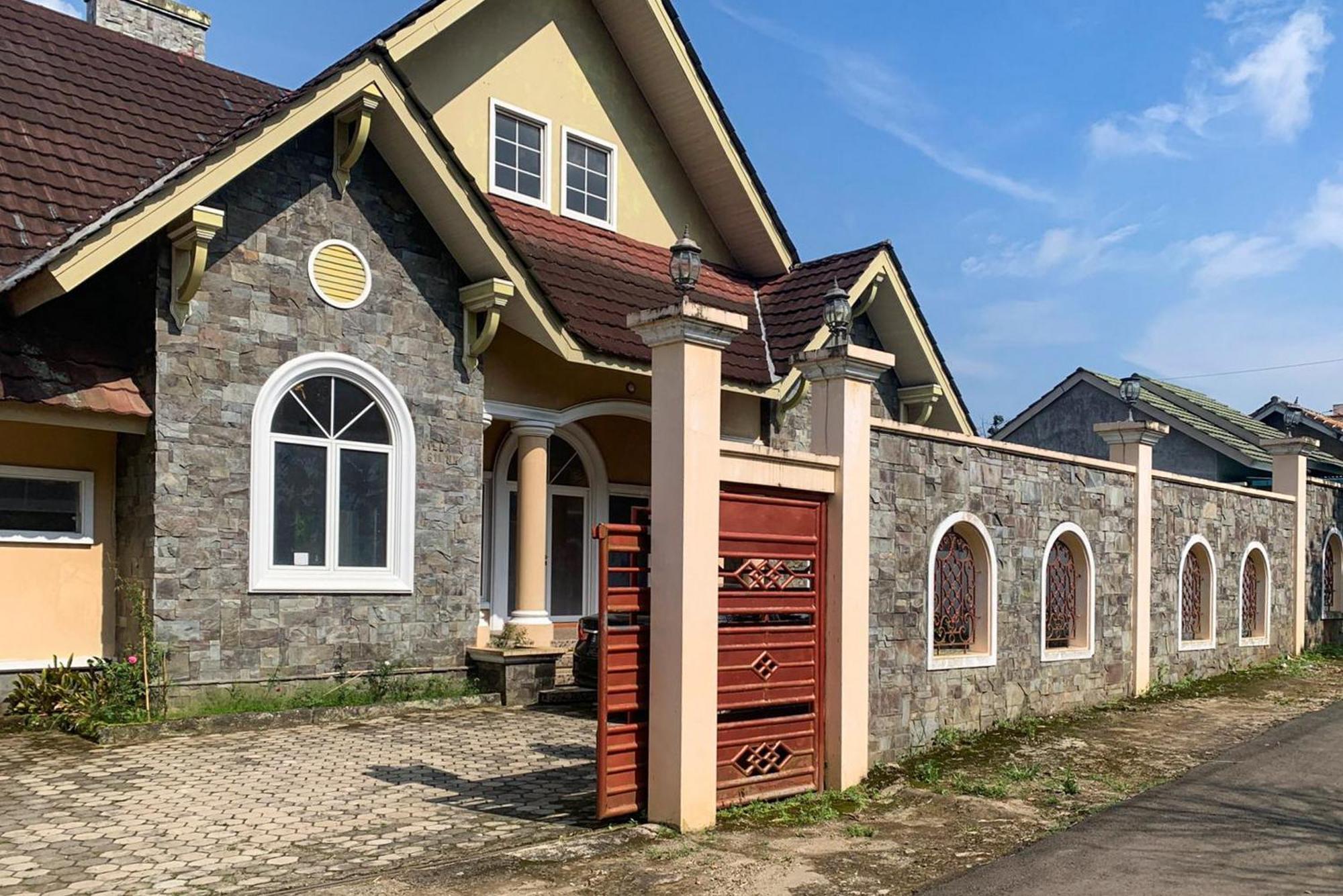 Urbanview Hotel Villa Q Gisting Bandjarnegeri Екстериор снимка