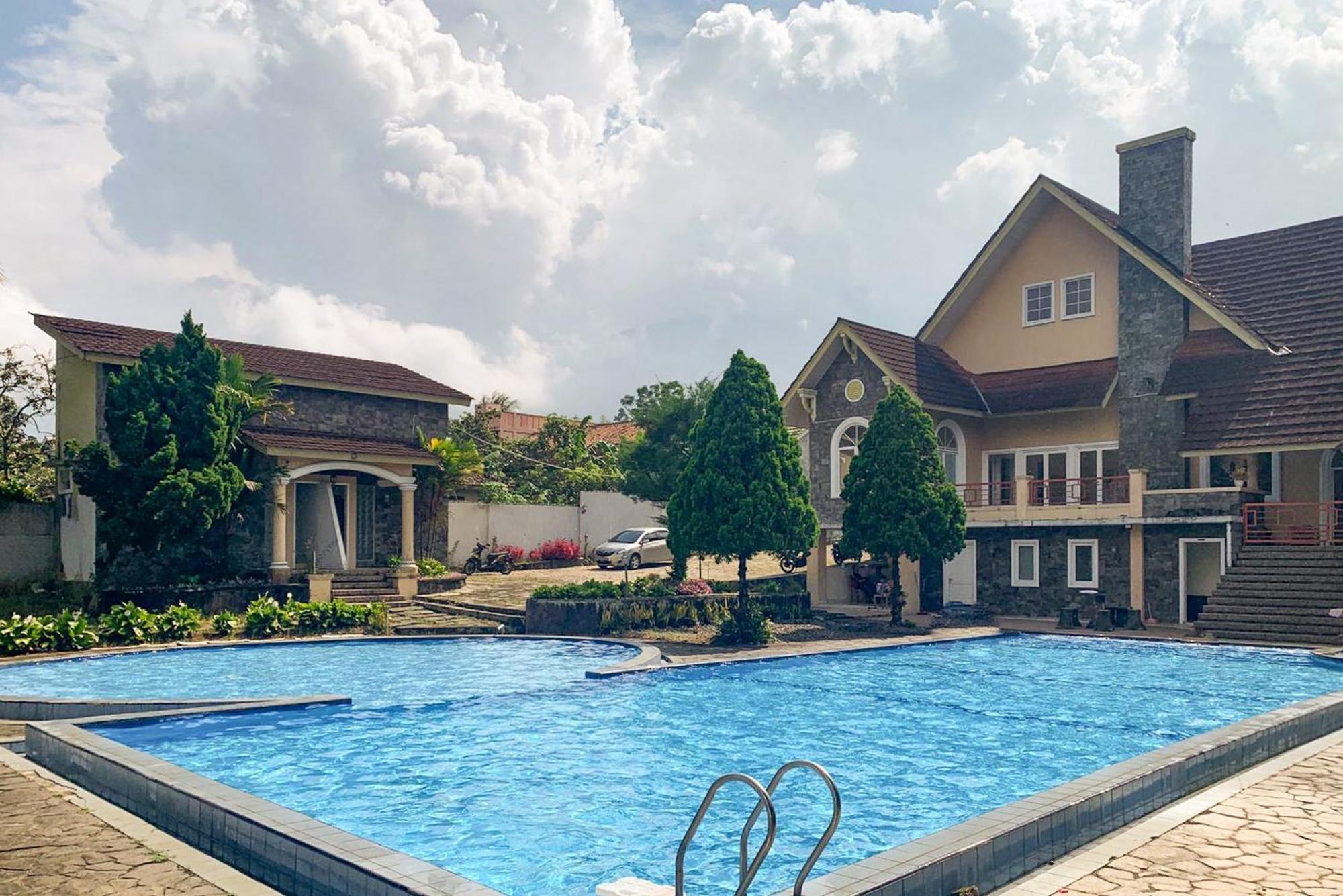 Urbanview Hotel Villa Q Gisting Bandjarnegeri Екстериор снимка