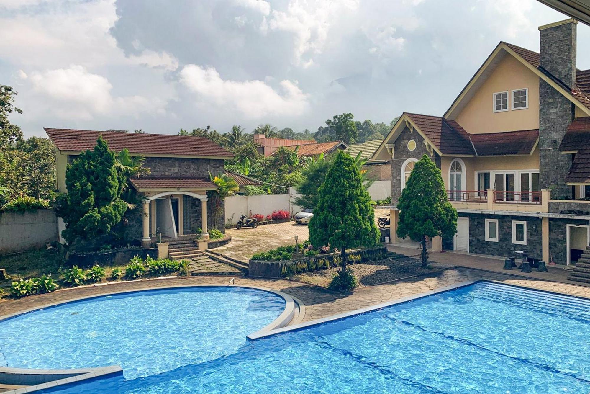 Urbanview Hotel Villa Q Gisting Bandjarnegeri Екстериор снимка